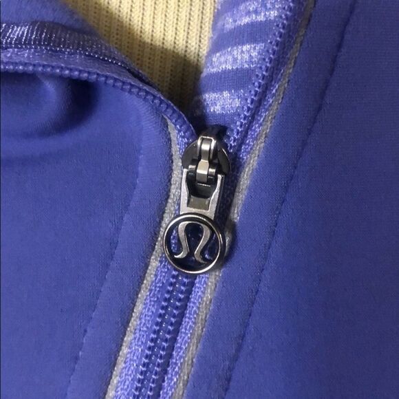 Lululemon 1/2 zip jacket 6 (1899) - Picture 4 of 8